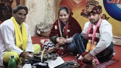 हिंदू युवक संग मंदिर में शादी करने वाली मुस्लिम युवती बोली– परिवार से खतरा, पुलिस सुरक्षा की गुहार