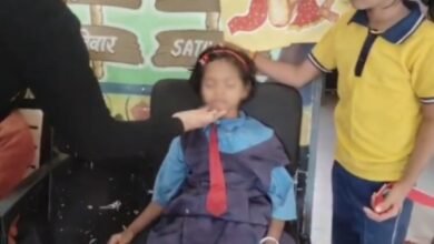 शासकीय प्राथमिक शाला खैरबना में रहस्यमयी बेहोशी, स्कूल में कदम रखते ही छात्राएं हो रहीं बेसुध—मास हिस्टीरिया की आशंका