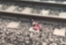 लिंक एक्सप्रेस ट्रेन की चपेट में आने से दो लोगों की दर्दनाक मौत