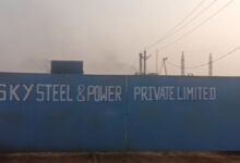 लोहे का भारी पाइप गिरने से 58 वर्षीय श्रमिक गंभीर रूप से घायल, अस्पताल में तोड़ा दम