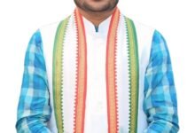 मुख्य नगर पालिका अधिकारी की कार्यप्रणाली के विरोध में आंदोलन