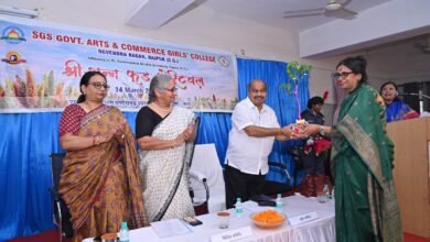 मुख्य अतिथि पुरंदर मिश्रा ने विकास कार्यों के लिए ₹2 लाख देने की घोषणा की, छात्राओं को स्वस्थ जीवनशैली अपनाने की सलाह