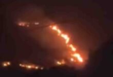 बुढ़ादेव पहाड़ी में आग से हड़कंप, हवा बनी खतरा… प्रशासन पर उठे सवाल