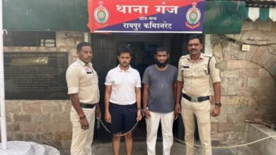 बैंक खातों के जरिए घूमता था अवैध धन, रिश्तेदार भी निकला नेटवर्क का हिस्सा