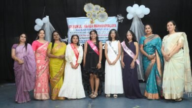 सभी विजेता छात्राओं को ताज और सैश पहनाकर सम्मानित किया गया।