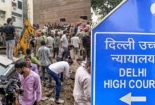पुलिस को आशंका है कि आरोपी देश से बाहर भागने की कोशिश कर सकता है, इसलिए उसके खिलाफ लुकआउट नोटिस जारी किया गया है।