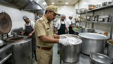 कहीं आप भी तो नहीं जाते इन रेस्टोरेंट्स में? किचन में चूहे-कॉकरोच और एक्सपायर्ड सामान, 73 लाइसेंस सस्पेंड